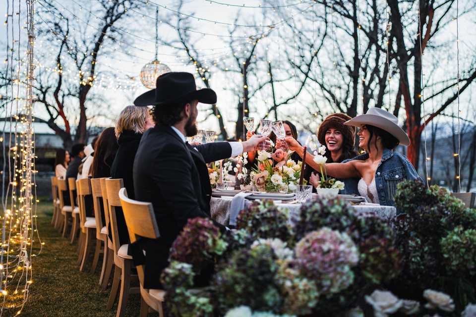 wedding couple inside a mini light tunnel