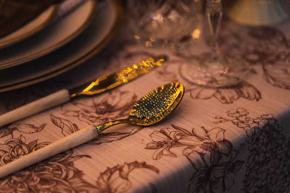 creative coverings wedding linens with cutlery reflecting lighting