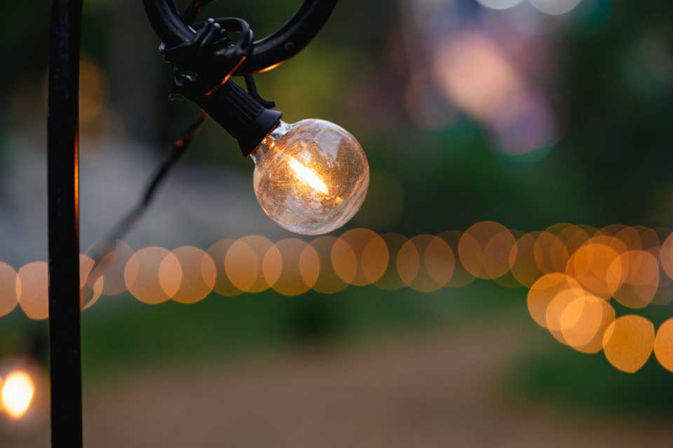 detail if a market light bulb