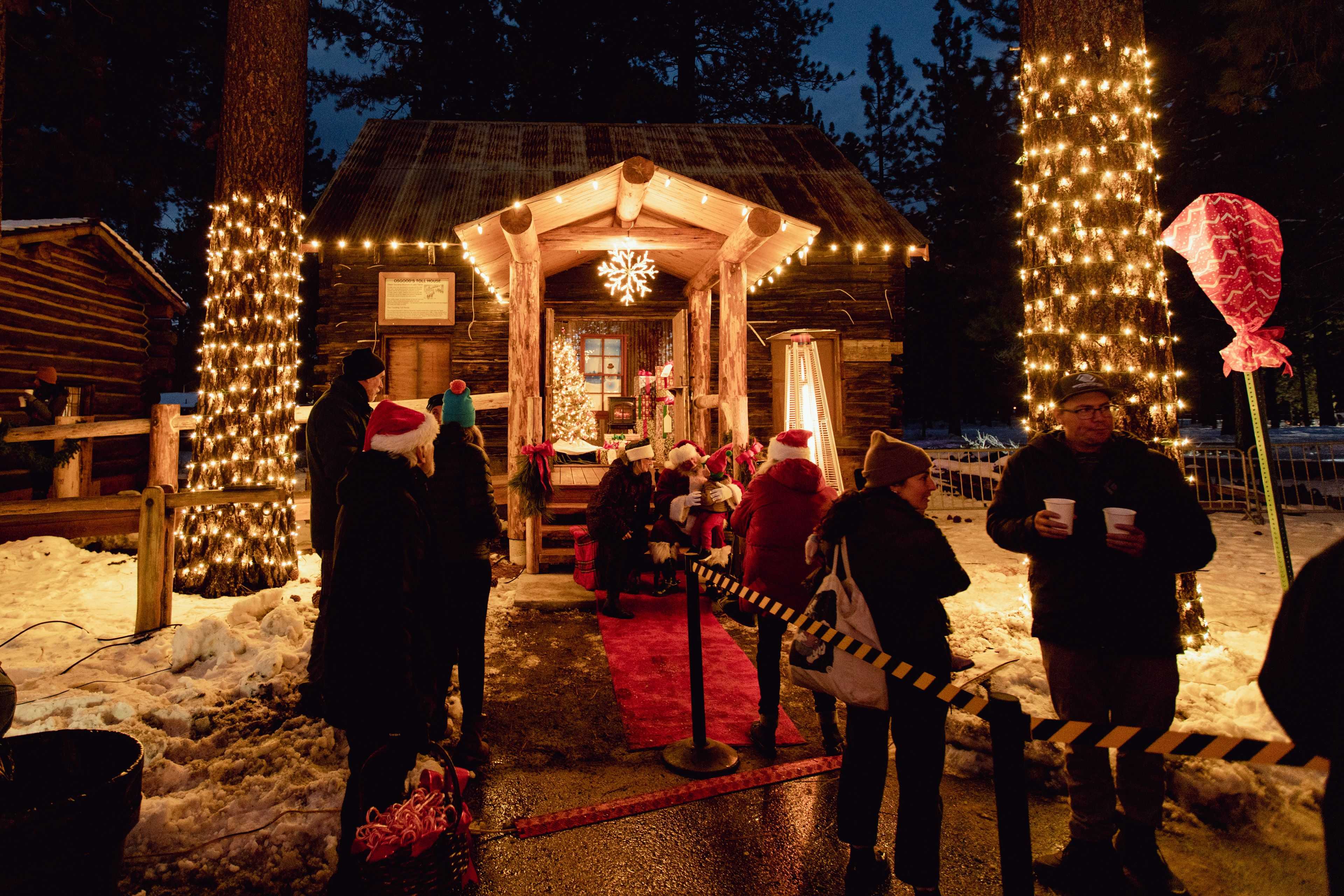 santas cabin xmas lights