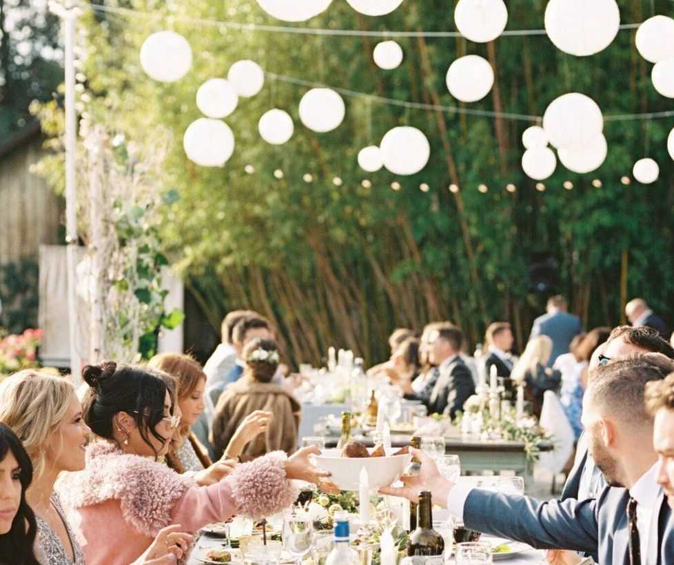 Lake+Tahoe+wedding+planner,+Lake+Tahoe+corporate+event+planner,+how+to+plan+your+wedding+course,+people+at+a+party,+dinner+party.jpeg